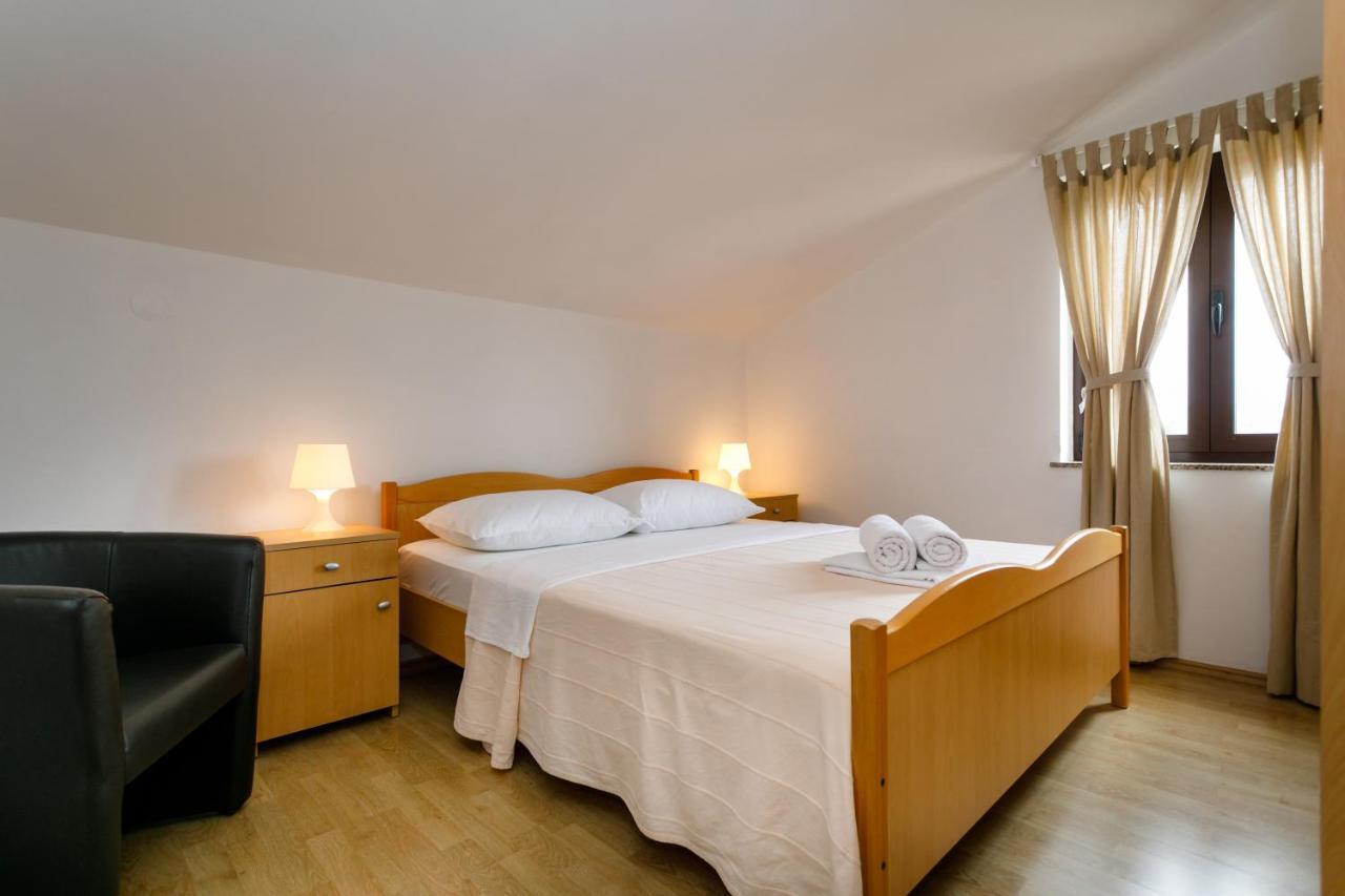Apartman Sintic Кърк Екстериор снимка